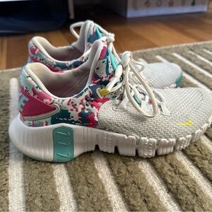 Nike Sneakers 6.5- White, Pink, and Teal
